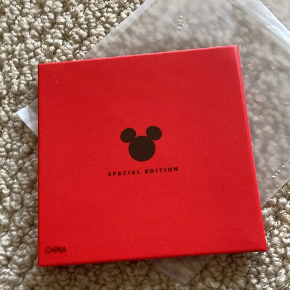 NEW Disney x Kiehl’s Small Compact Mirror Micky Mouse Beauty Collectible NIB